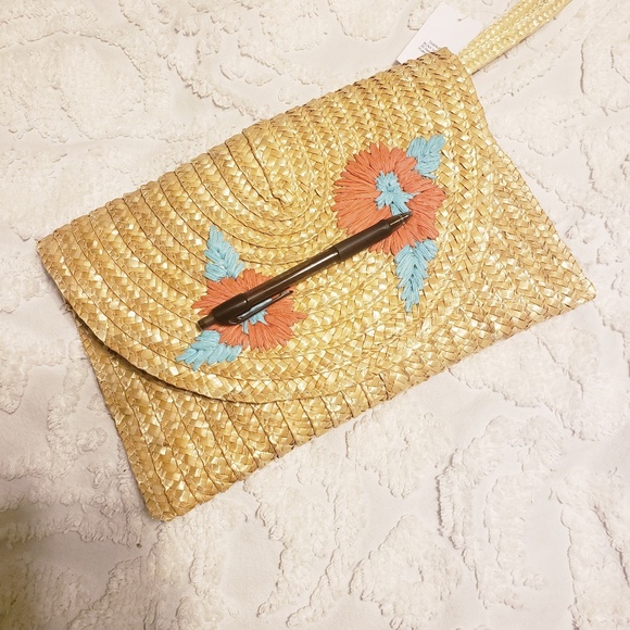 NWT Large Straw Wristlet - Picture 3 of 3